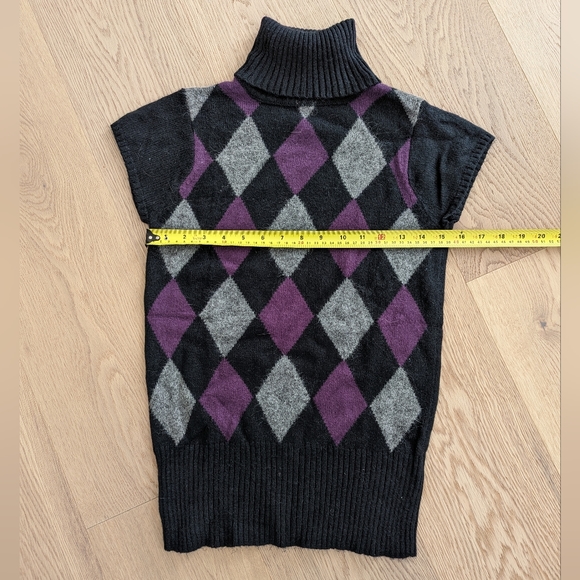 Sweater - Picture 2 of 6